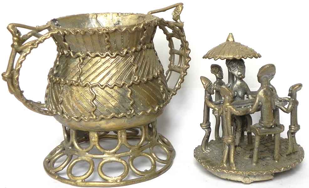 ornamentales Messing/Bronzegef mit figuraler Dorfszene