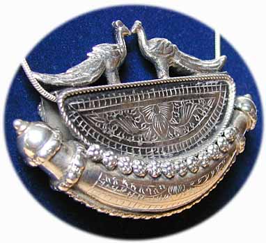 Massiver Pfauen Silberschmuck aus Rajasthan 